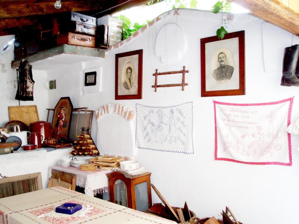 Penzion a Restauracia Toldi Galanta Esterno foto