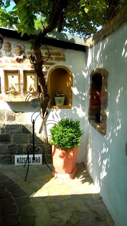 Penzion a Restauracia Toldi Galanta Esterno foto