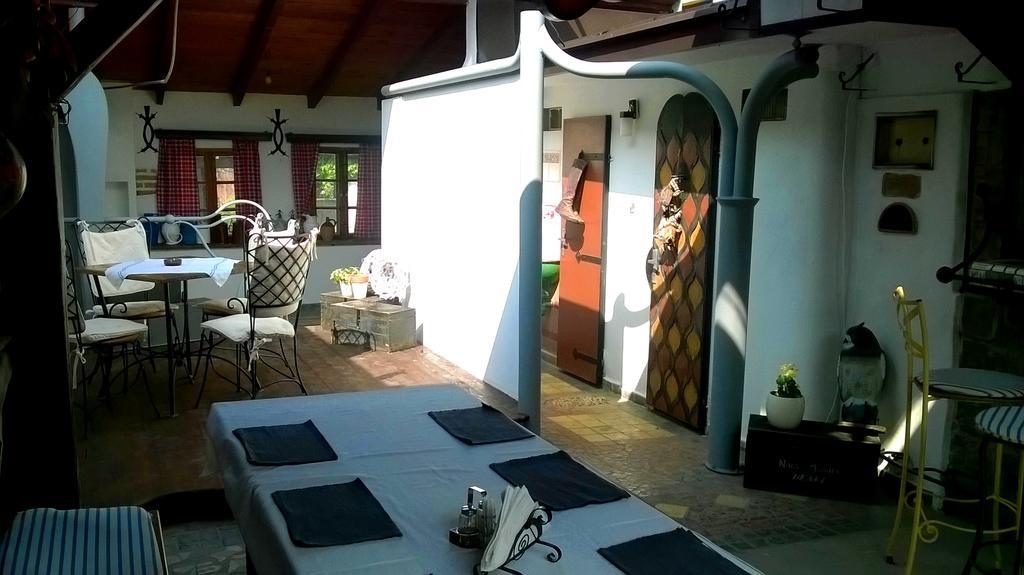 Penzion a Restauracia Toldi Galanta Esterno foto