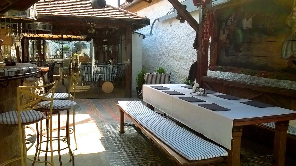 Penzion a Restauracia Toldi Galanta Esterno foto