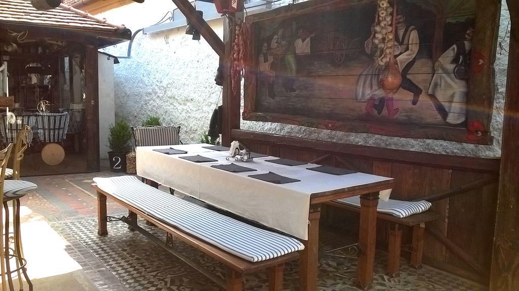 Penzion a Restauracia Toldi Galanta Esterno foto