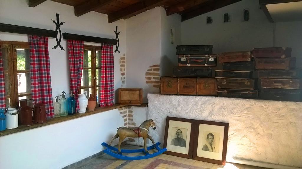 Penzion a Restauracia Toldi Galanta Esterno foto