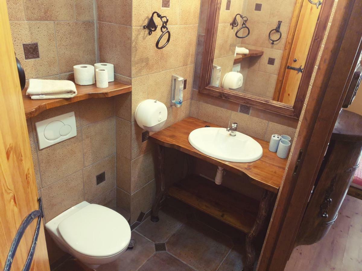 Penzion a Restauracia Toldi Galanta Esterno foto