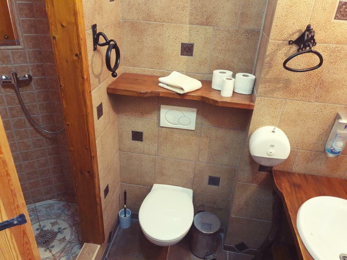 Penzion a Restauracia Toldi Galanta Esterno foto