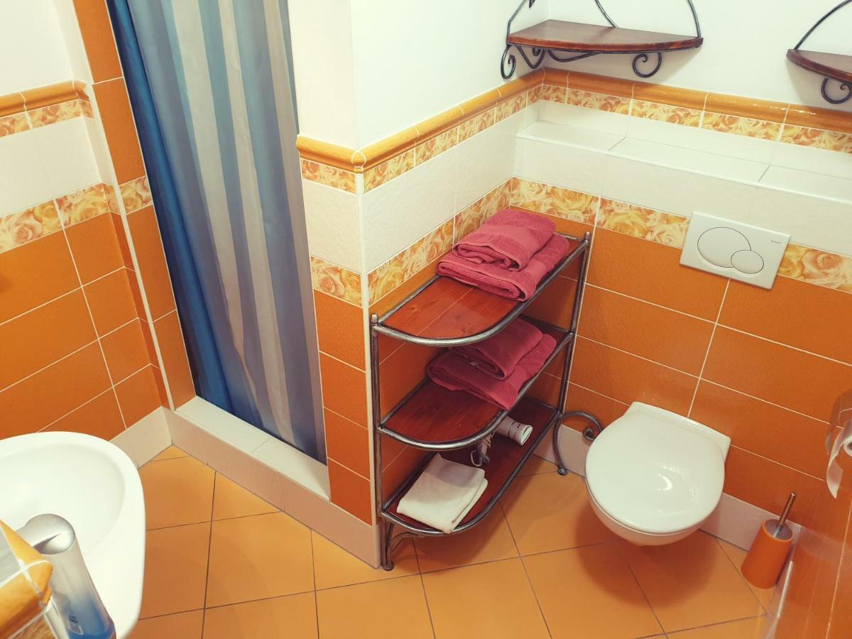Penzion a Restauracia Toldi Galanta Esterno foto