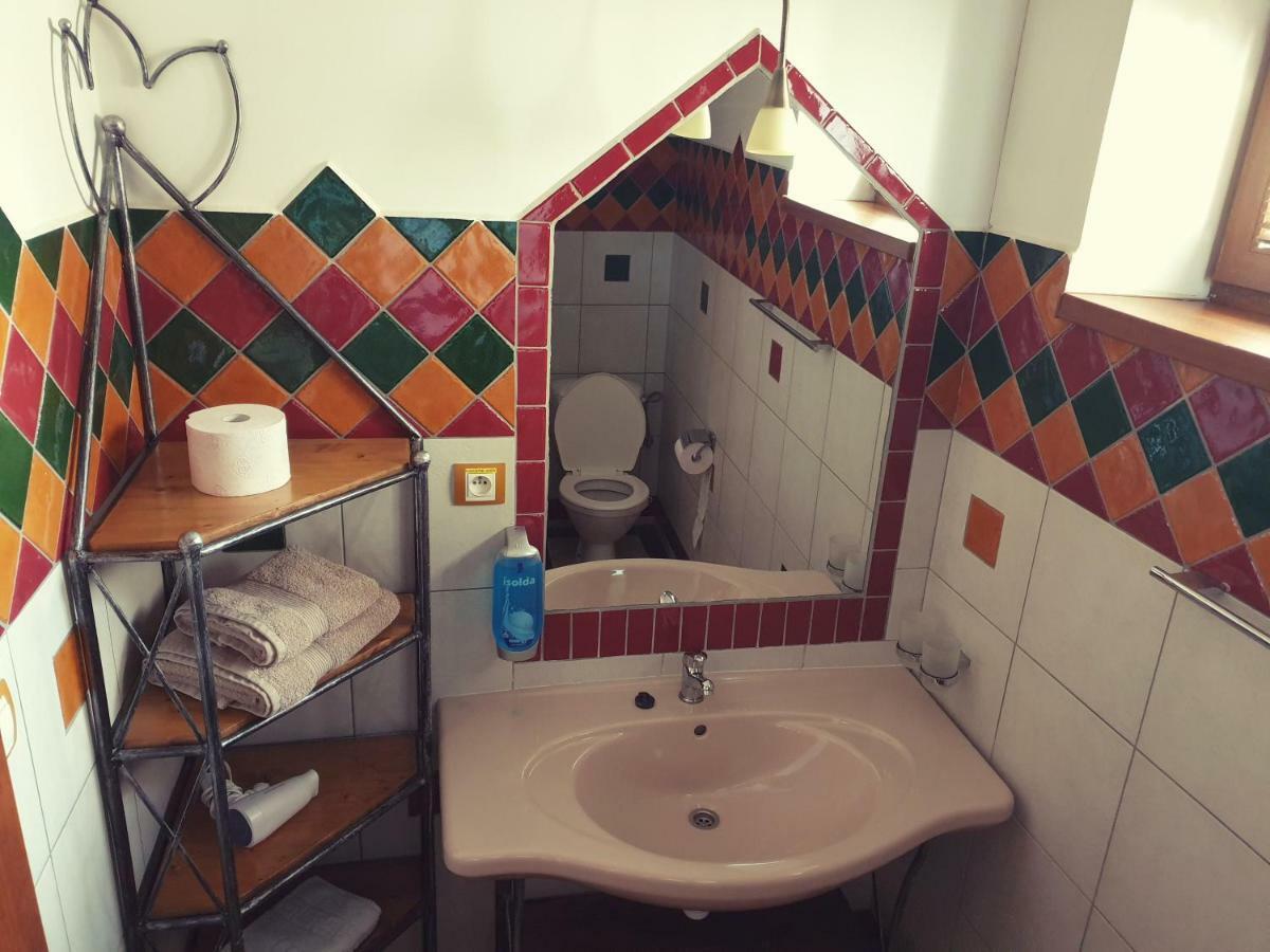 Penzion a Restauracia Toldi Galanta Esterno foto