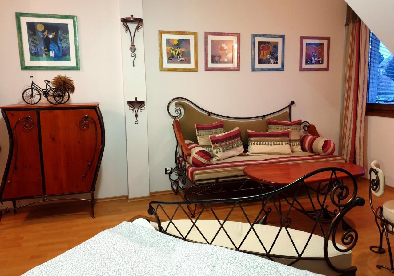 Penzion a Restauracia Toldi Galanta Esterno foto