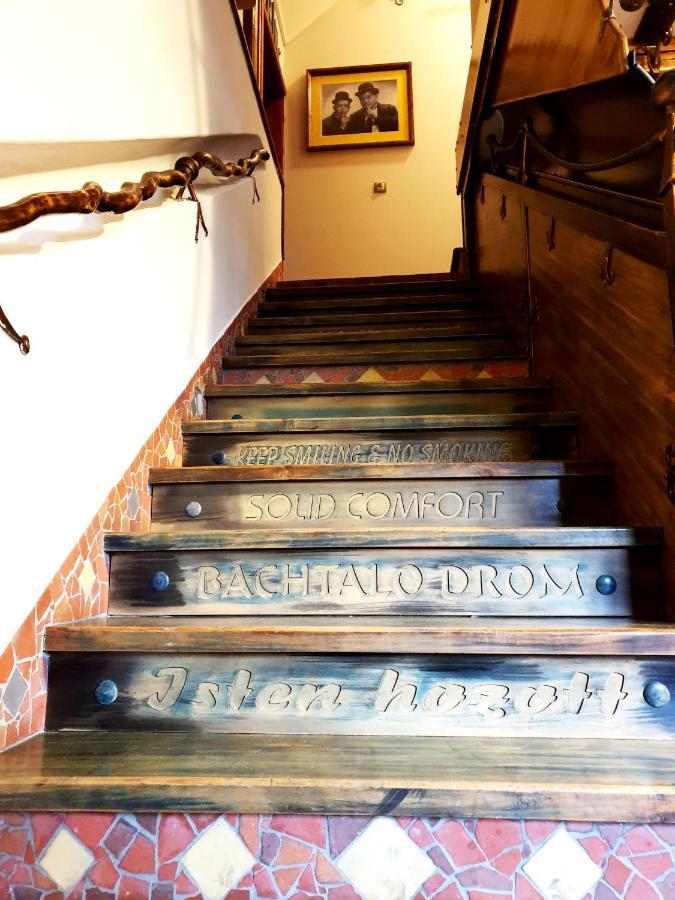 Penzion a Restauracia Toldi Galanta Esterno foto