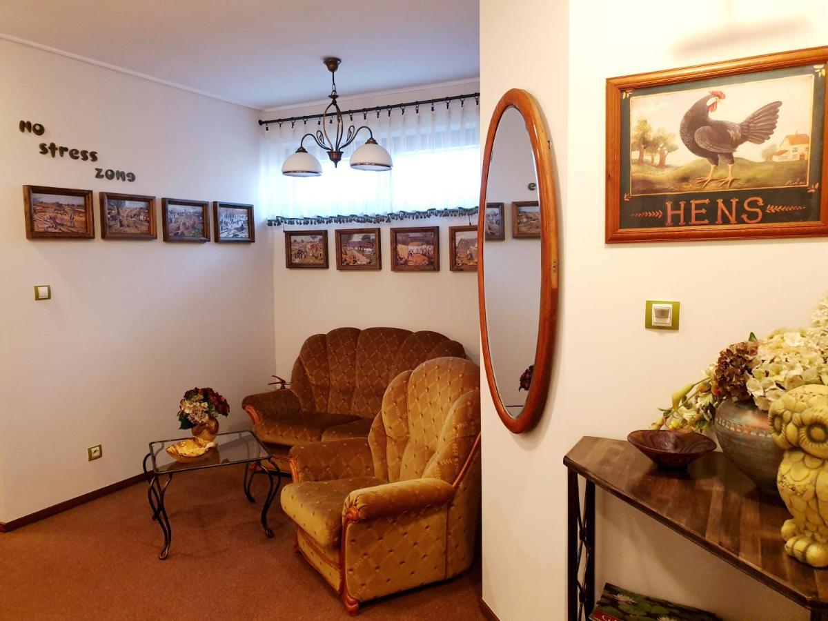 Penzion a Restauracia Toldi Galanta Esterno foto