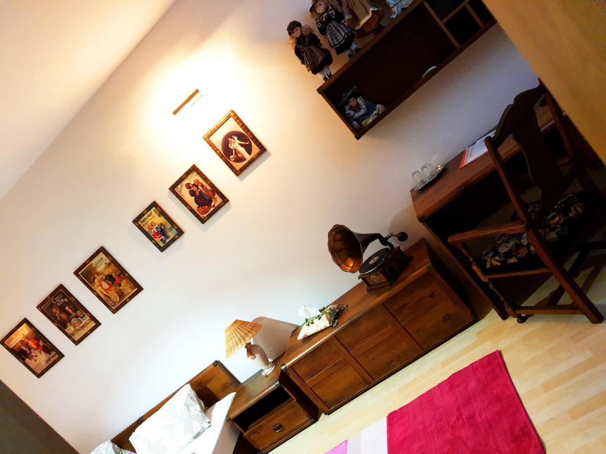 Penzion a Restauracia Toldi Galanta Esterno foto