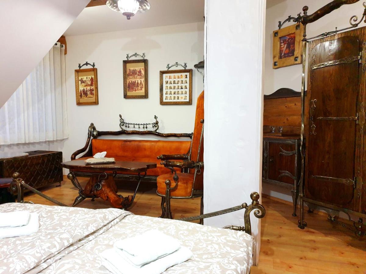 Penzion a Restauracia Toldi Galanta Esterno foto