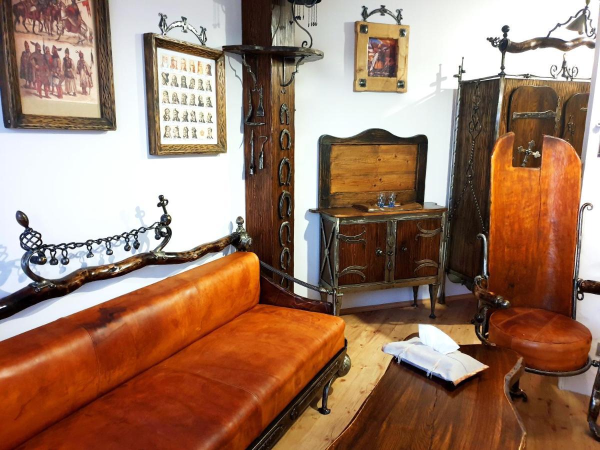 Penzion a Restauracia Toldi Galanta Esterno foto