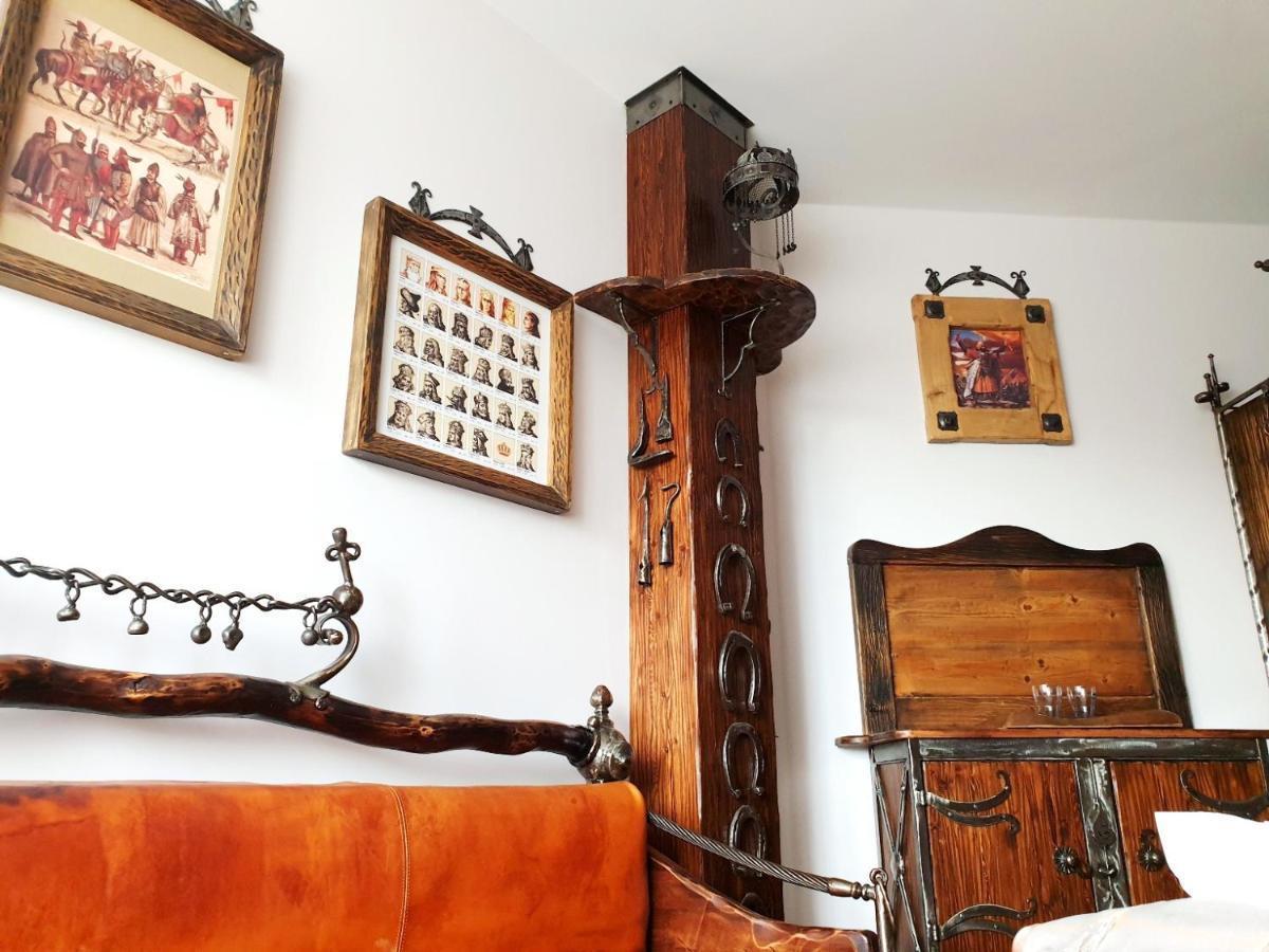 Penzion a Restauracia Toldi Galanta Esterno foto