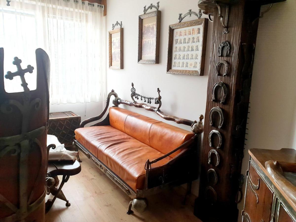 Penzion a Restauracia Toldi Galanta Esterno foto